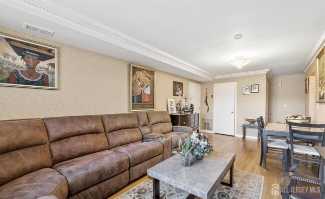 Building Photo - 390 College Dr E