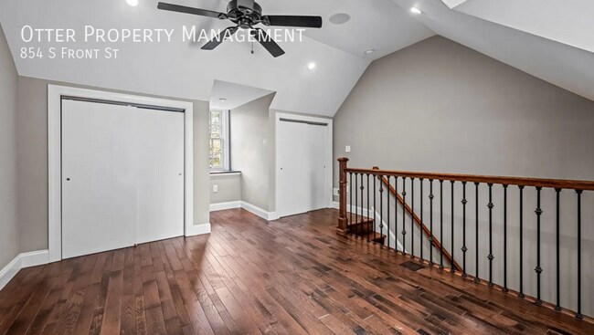 Building Photo - 854 S Front St