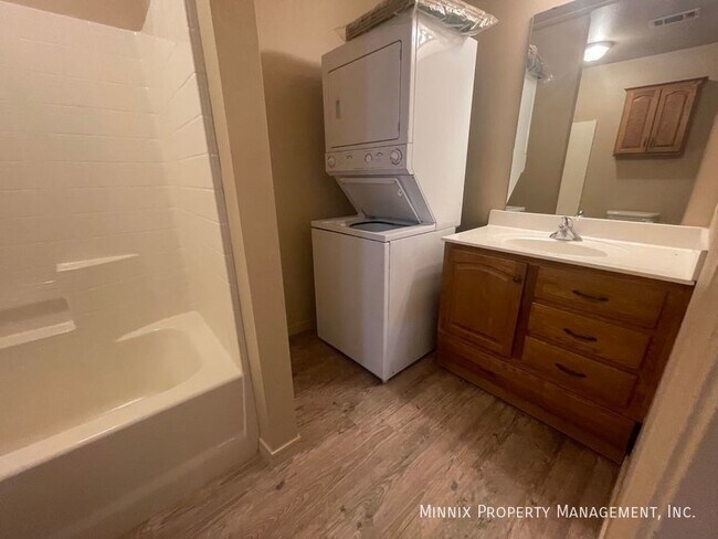 Building Photo - 2807 Mable Dr