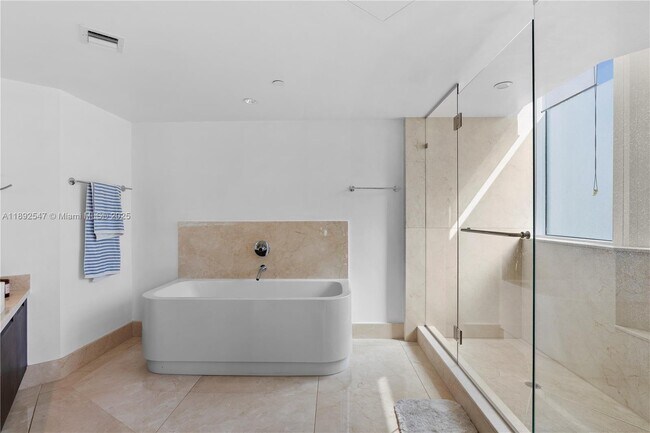 Building Photo - 200 Sunny Isles Blvd