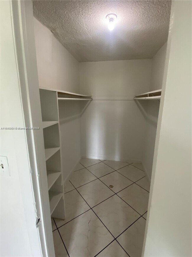 Building Photo - 1901 SW 67th Ave