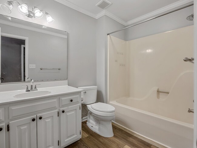 Building Photo - Luxury Living Awaits in this 6 Bedroom, 5 Bathroom Home – Elegant Comfort in a Prime Location