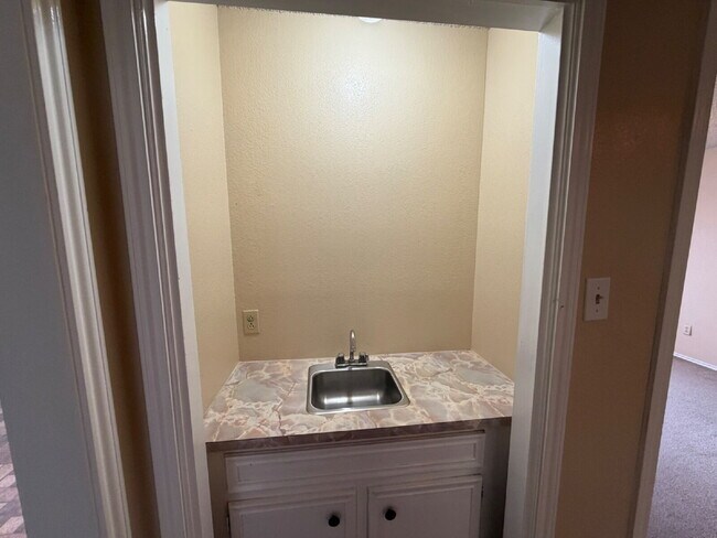 Building Photo - Beautiful Two Story Townhome in West Lubbock!