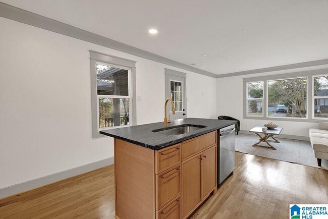 Building Photo - 609 Cobb St