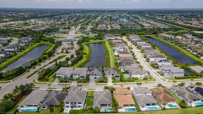 Building Photo - 17119 Aquavera Way