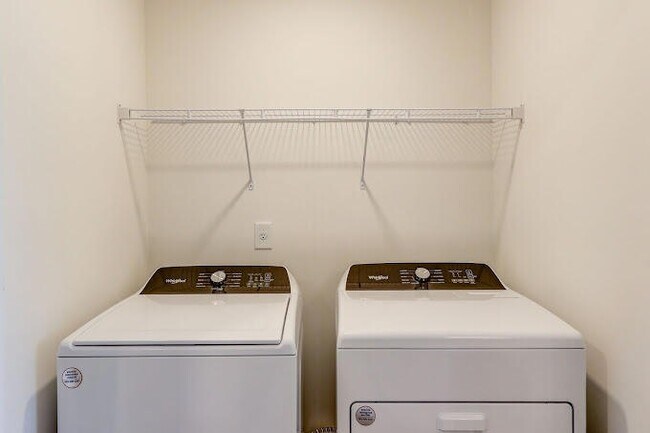 Building Photo - 5682 Sablewood St