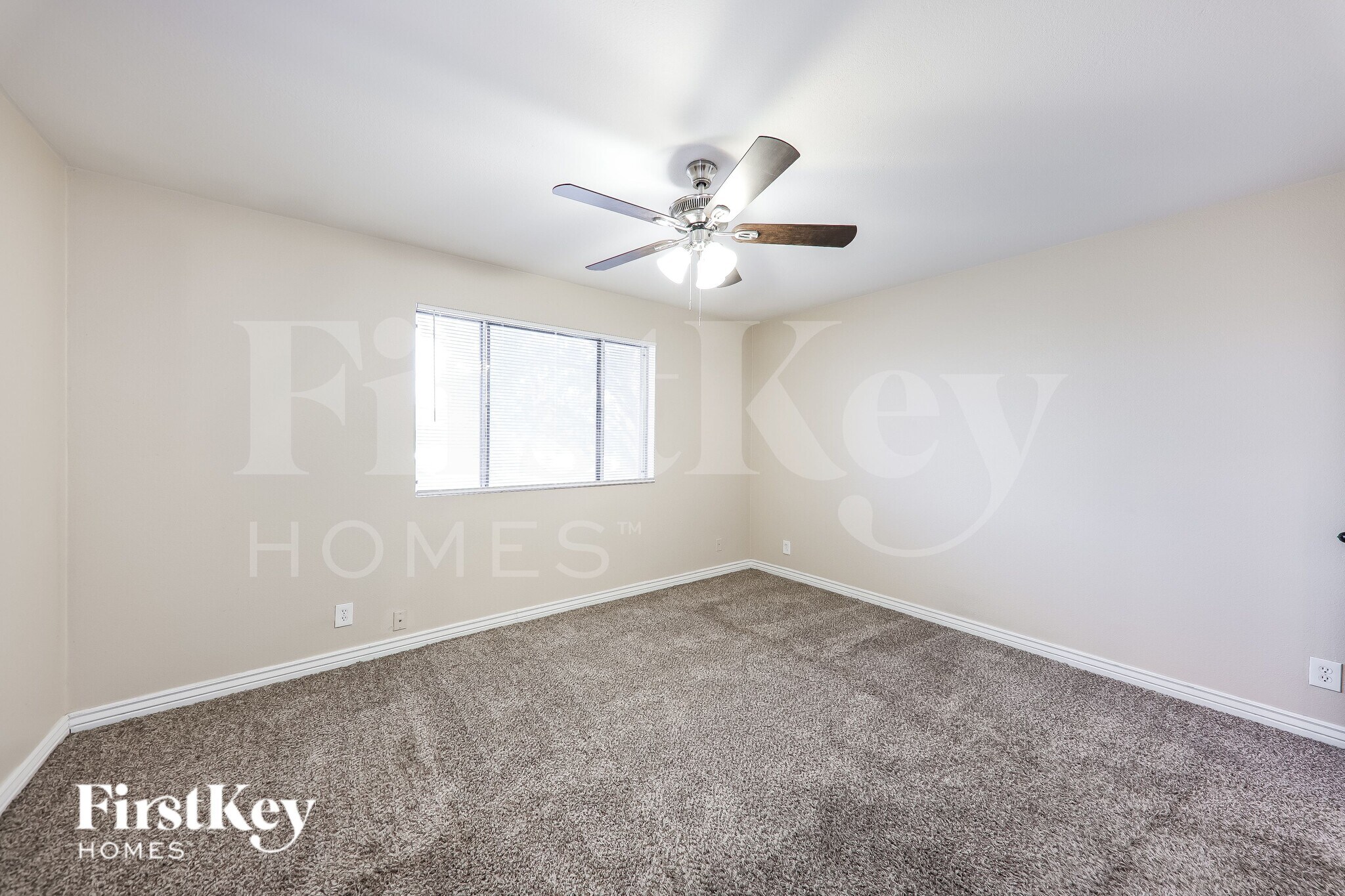 Building Photo - 9044 N 52nd Dr