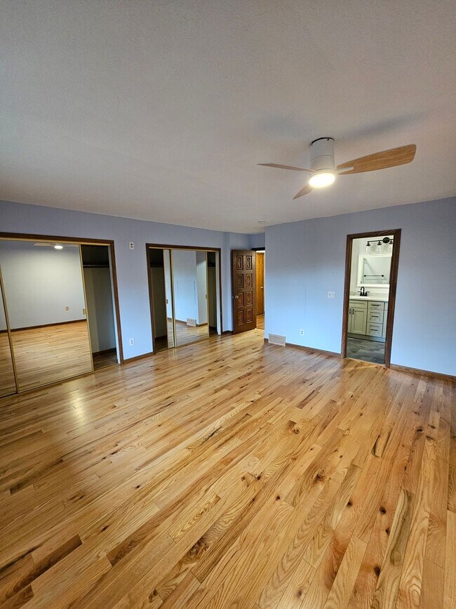 Building Photo - Remarkable 5 Bedroom Home For Rent in Mentor