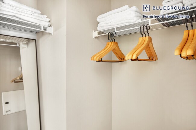 Building Photo - 200 S Los Angeles St