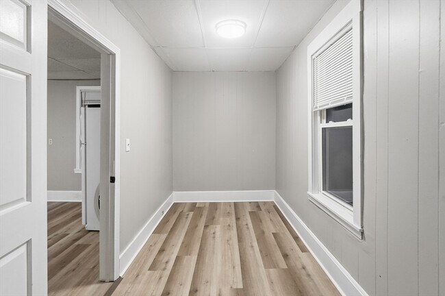 Building Photo - 168 Lunenburg St