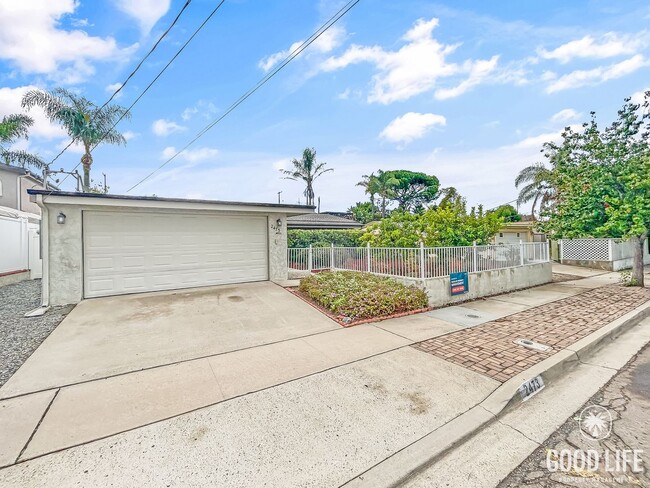 Primary Photo - Beautiful 3B/2BA W/ Attached Garage and Up...