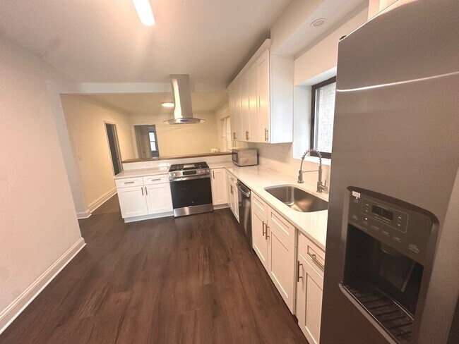 Building Photo - 5814 N Campbell Ave