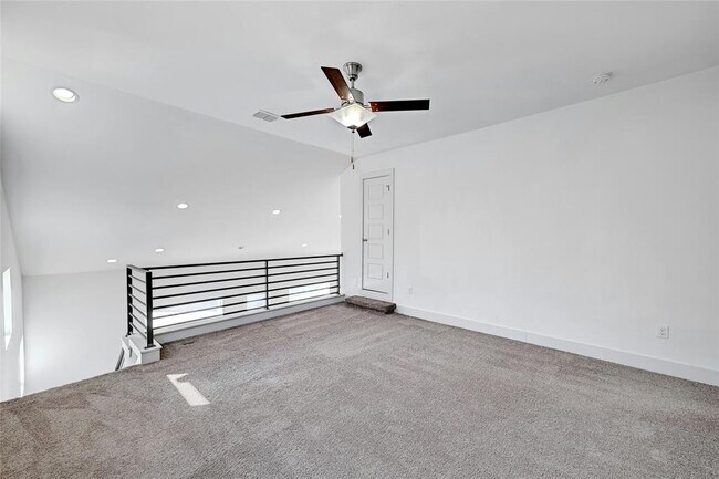 Building Photo - 2308 Hermia St