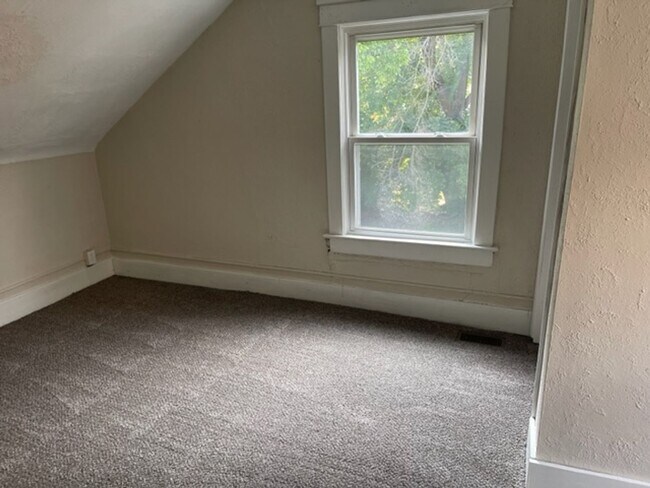 Building Photo - 3074 Toledo Ave