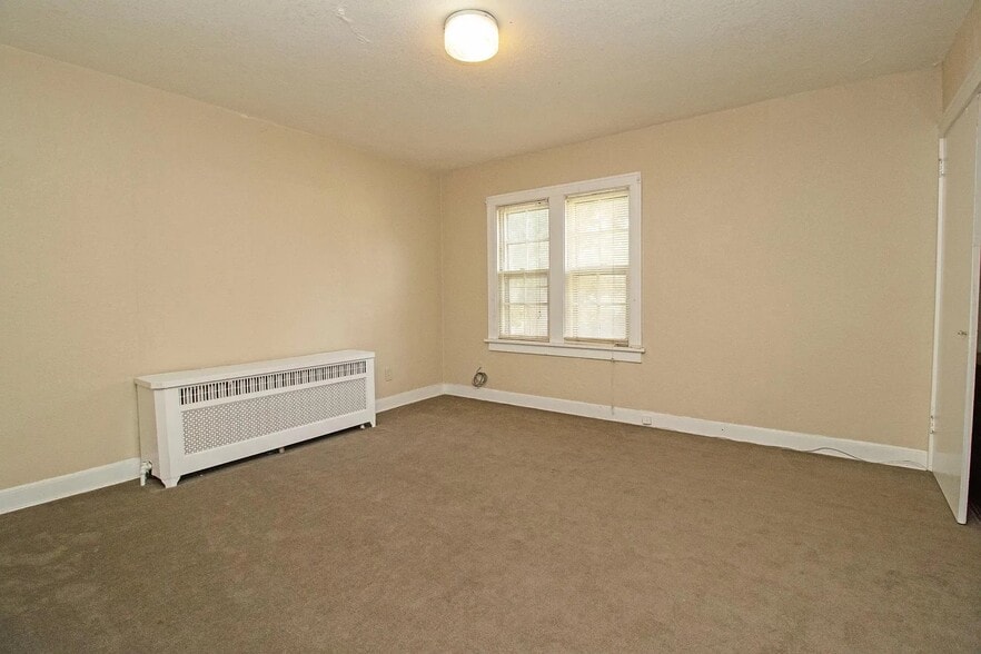 Building Photo - 815 5th Ave S