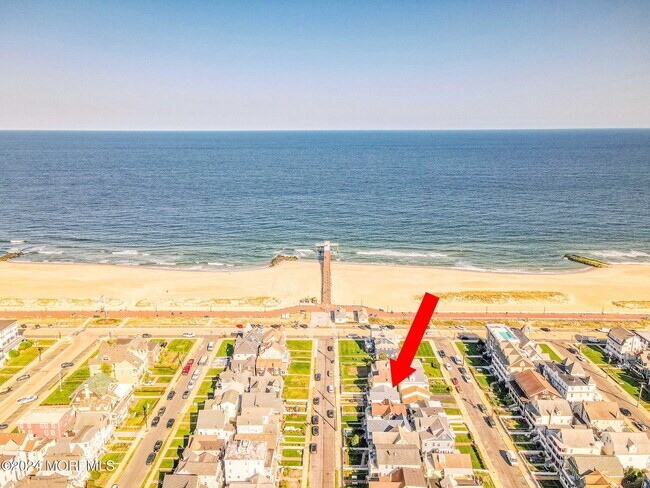 Building Photo - 6 1/2 Embury Ave