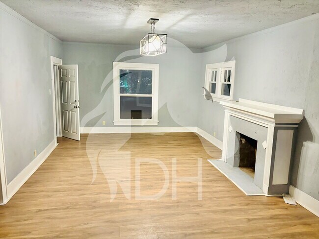 Building Photo - 211 S 7th St