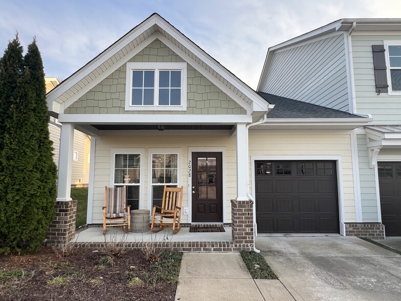 Building Photo - 2028 Gracious Dr