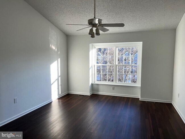 Building Photo - 15 Halstead Pl