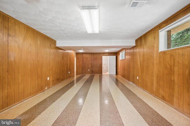 Building Photo - 7016 Hopewood St