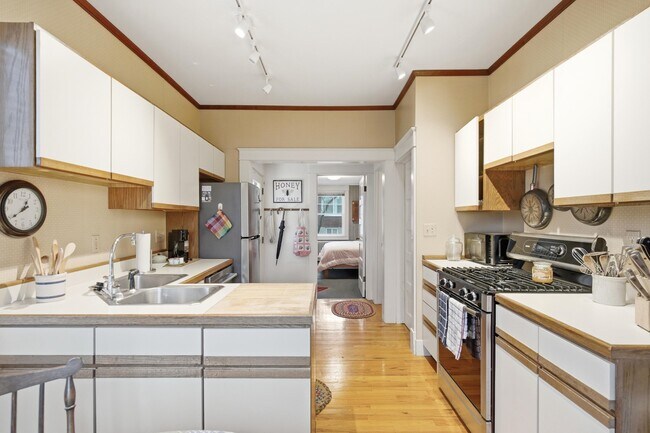 Building Photo - 303 Westwood Ave