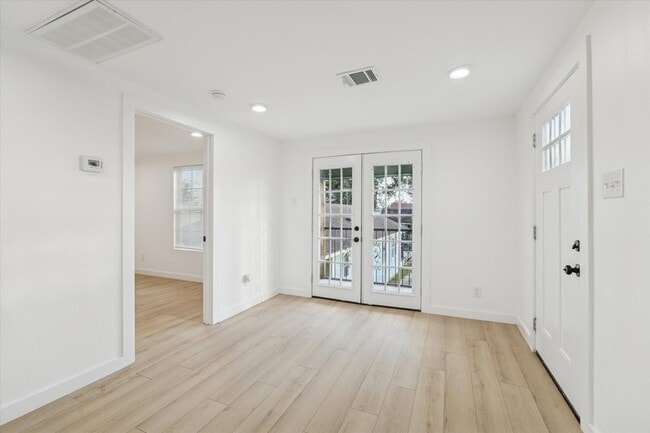 Building Photo - 711 E 32nd St