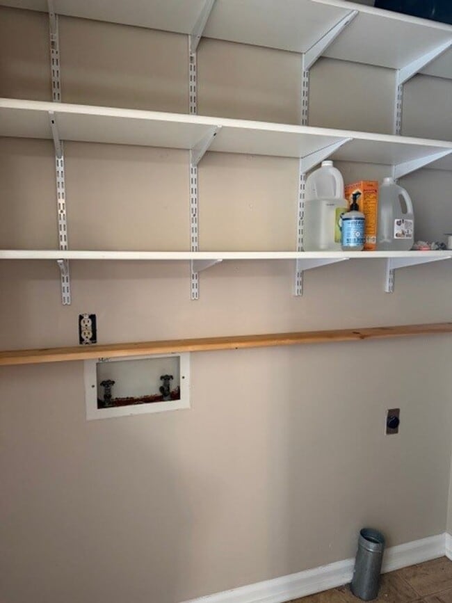 Building Photo - 3 Bedroom/2 Bathroom - Close to SJAFB, Shopping, Restaurants!