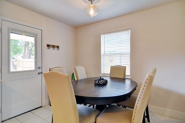 Building Photo - 5421 Fursman Ave