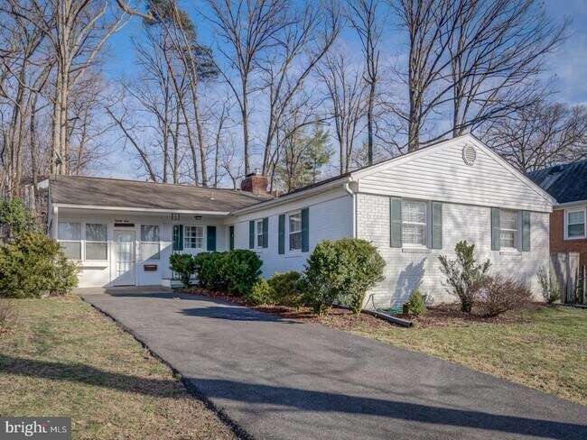 Primary Photo - 31 Fort Williams Pkwy