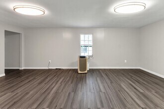 Building Photo - 4424 W Forest Rd