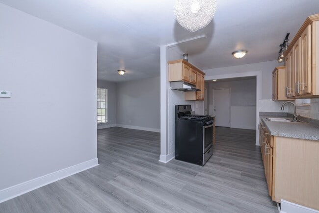 Building Photo - 9834 Denning Dr