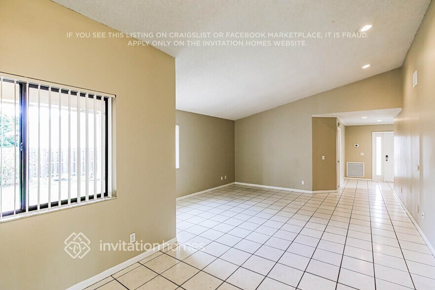 Building Photo - 1140 SW 111th Ave