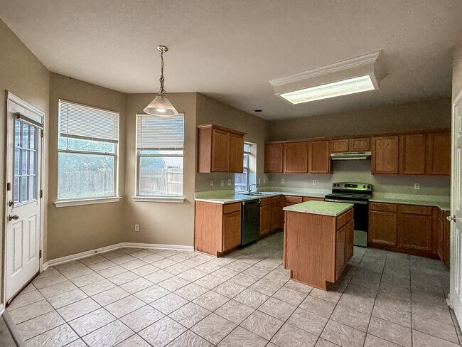 Building Photo - 340 Meadow Park
