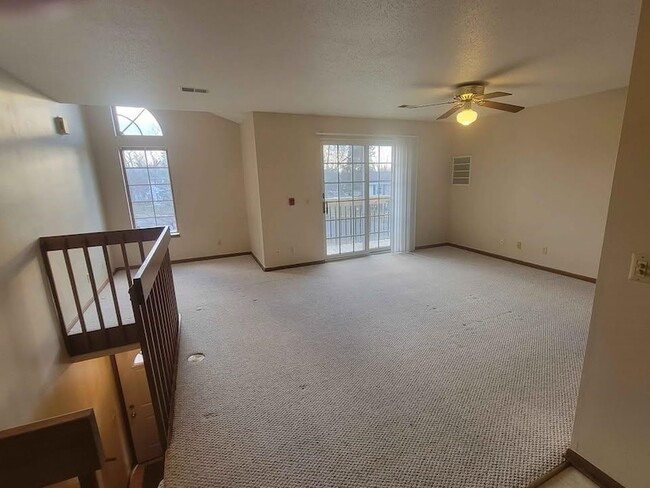 Building Photo - 916 Monroe St