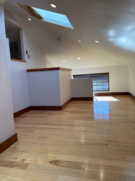 Building Photo - 102 Ash Way