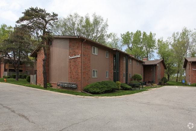 Building Photo - Brookridge Country Club