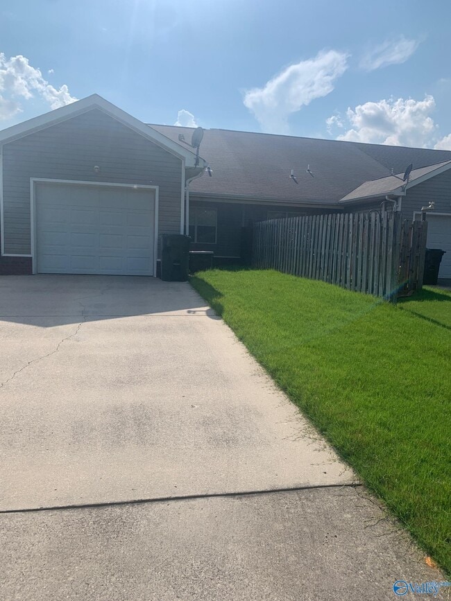 Building Photo - 1415 Bridgewater Pl