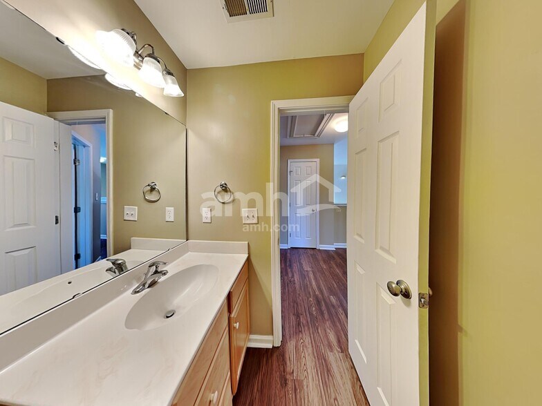 Building Photo - 636 Long Melford Dr