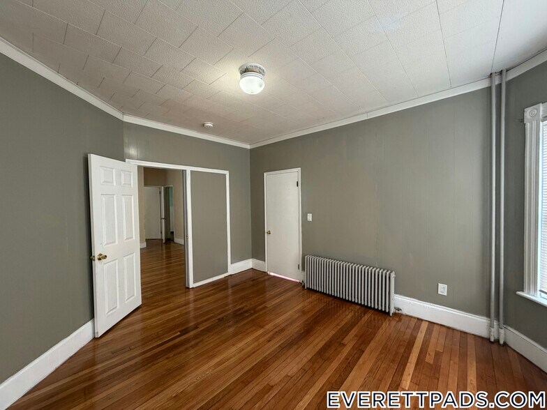 Building Photo - 44 School St