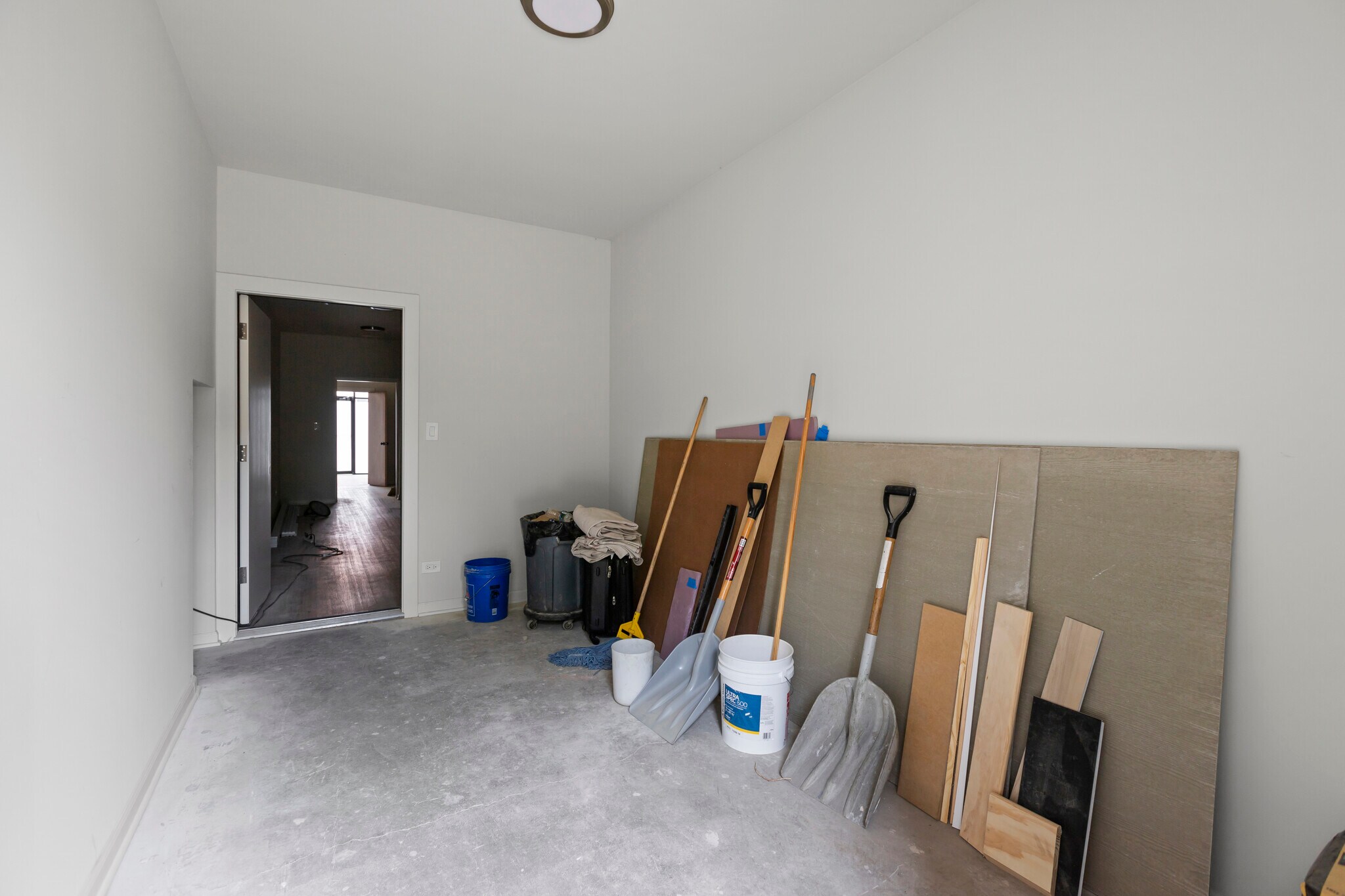 Building Photo - 3121 N California Ave