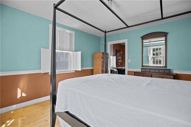 Building Photo - 26 Perry St