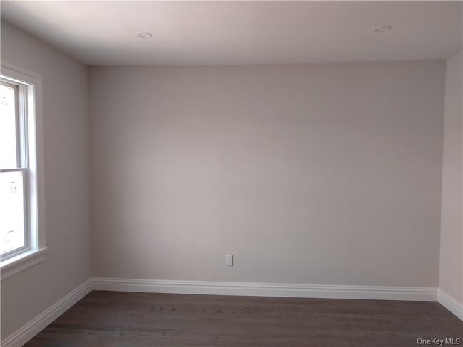 Building Photo - 27 Church St