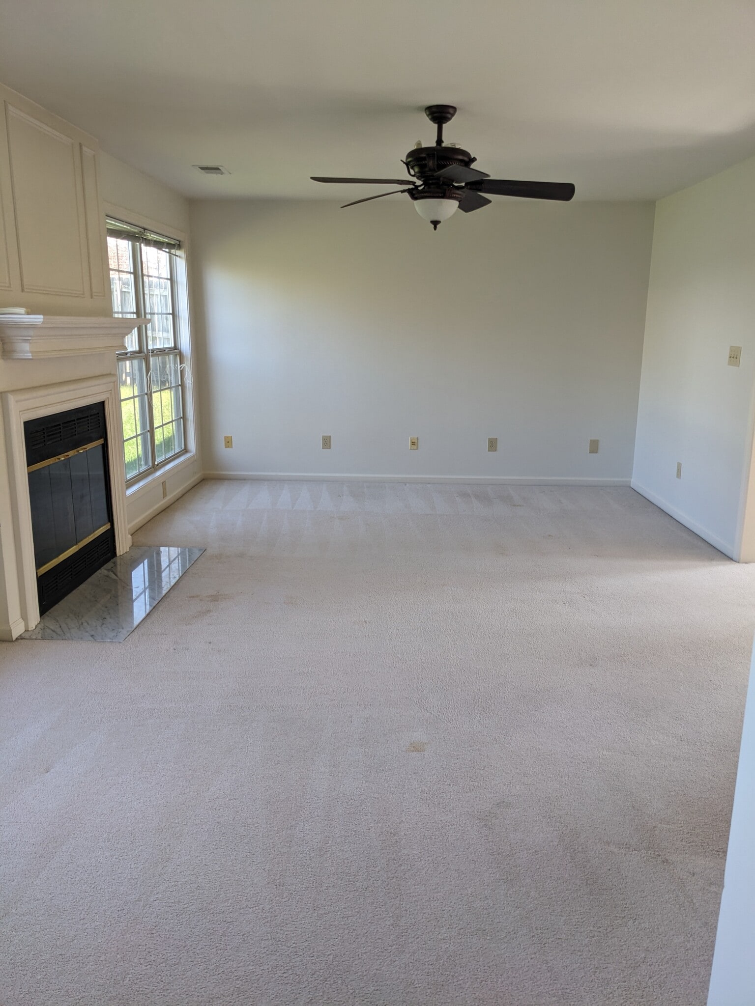 Spacious Living Room - 628 Hadlow St