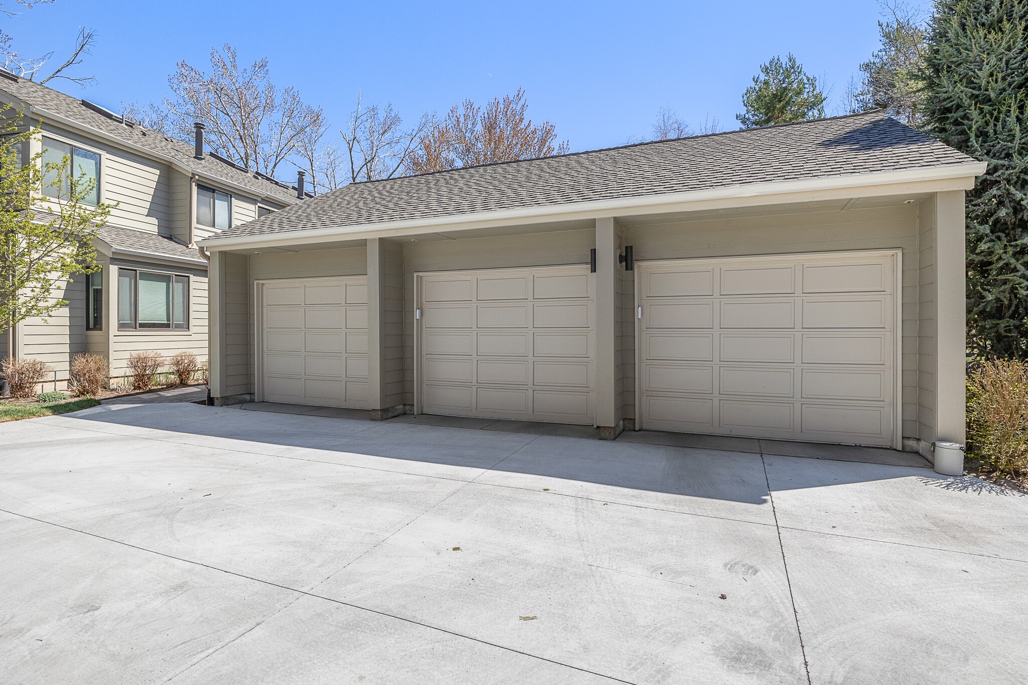 Building Photo - 1927 S Teal Ln