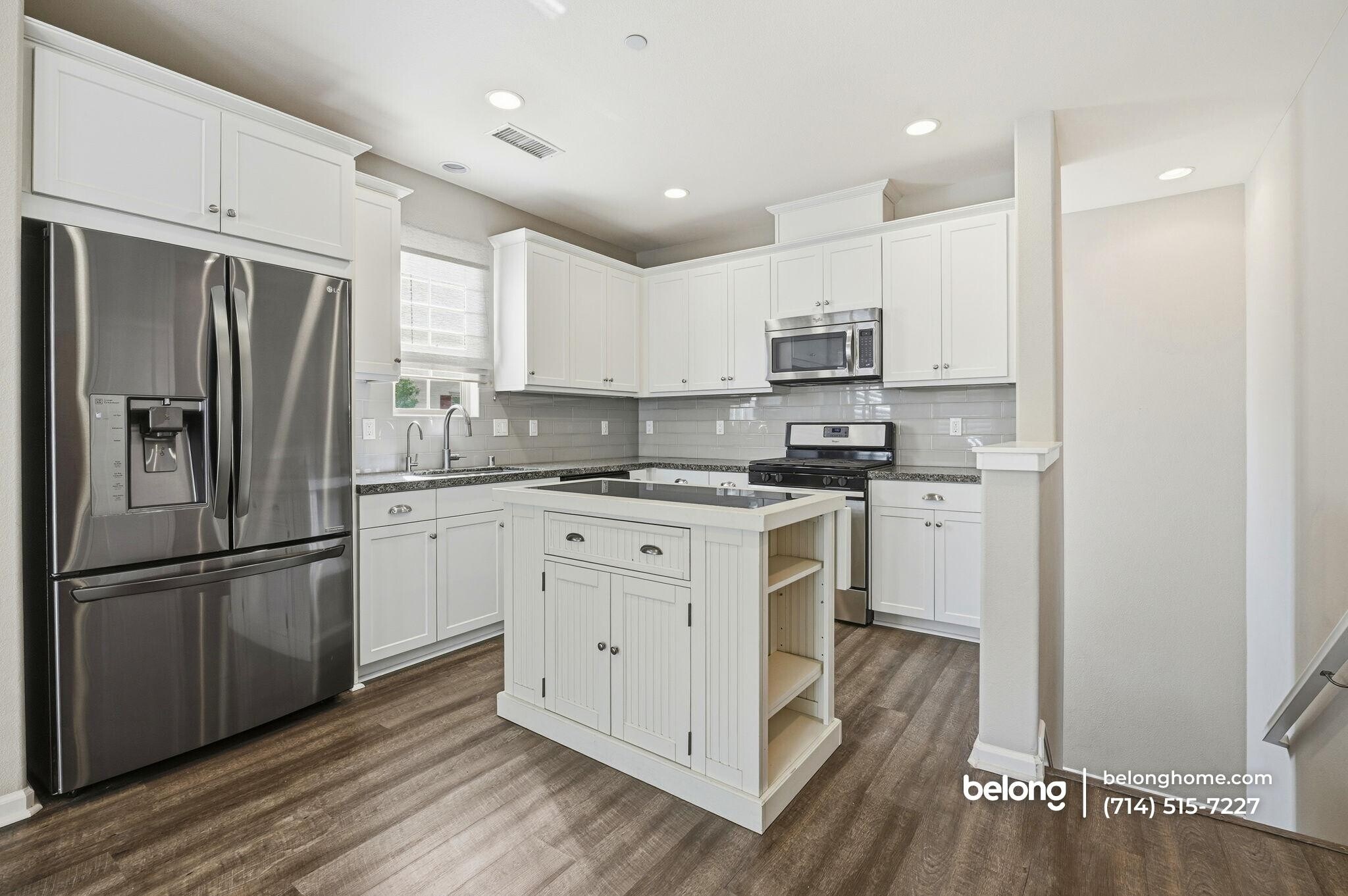 Building Photo - 1014 El Paseo