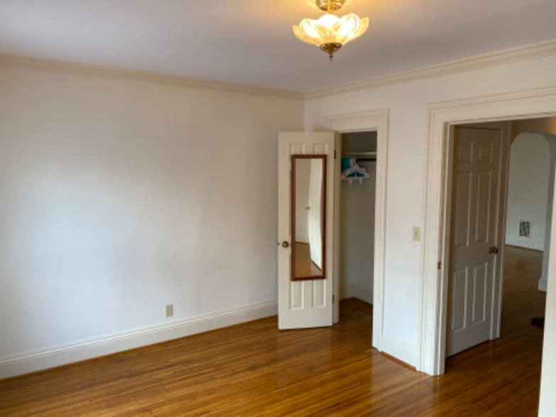 Building Photo - 1060 Park Ave