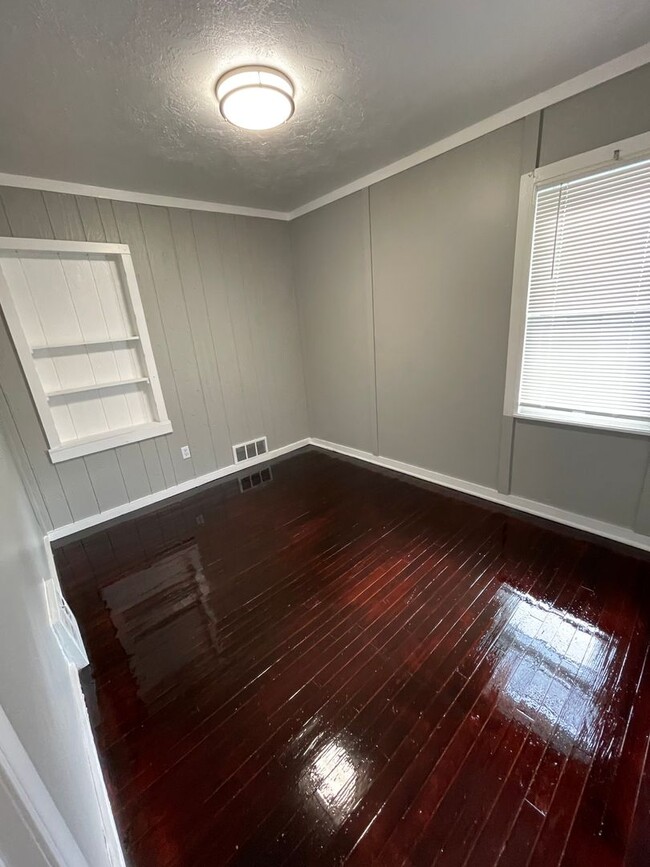 Building Photo - Newly Renovated 4-Bedroom Ranch with Basem...