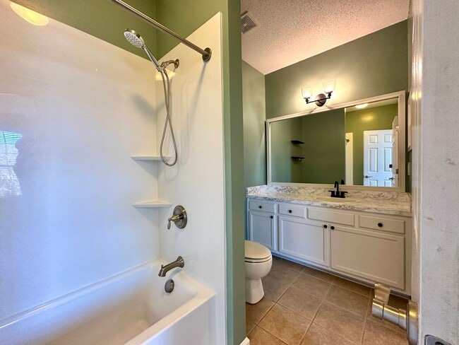 Building Photo - 2 Bedroom, 1 Bath Condo in The Concord West of the Ashley!