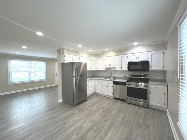 Building Photo - 206 Raupp Blvd