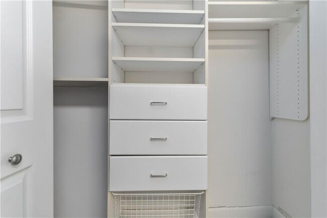 Building Photo - 1501 Clairmont Rd